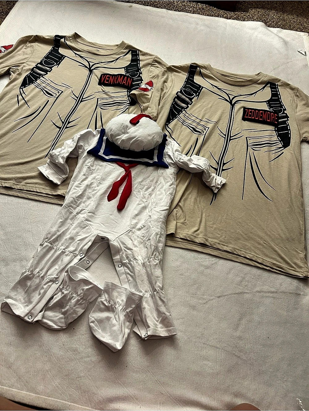 MAD Engine Ghostbusters with 2 size Medium T-shirts beige with name patches and